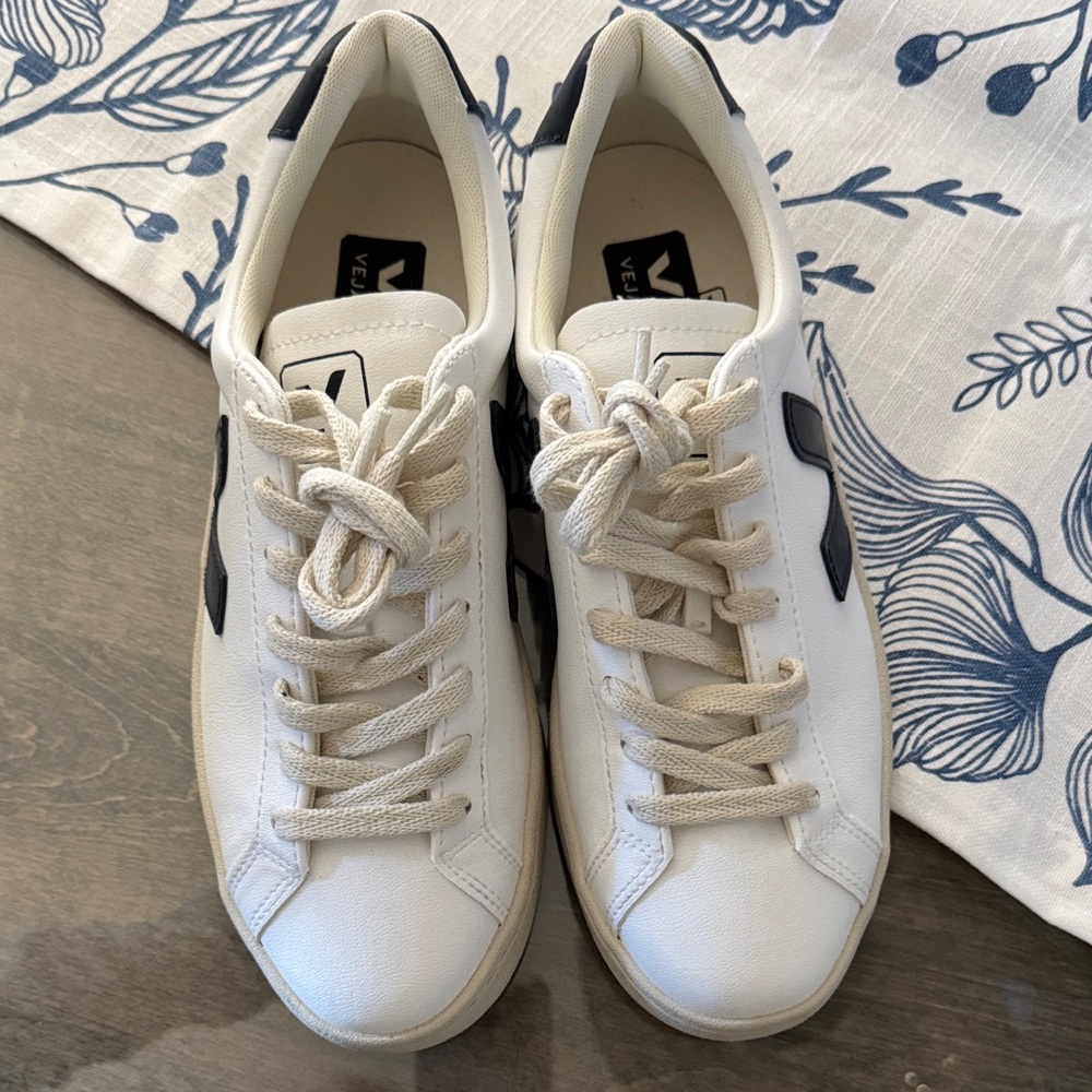 Veja White Sneakers with Black V Accent - Picture 2 of 5